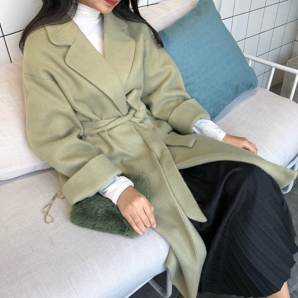 Стилно дамско дълго палто с колан в два цвята