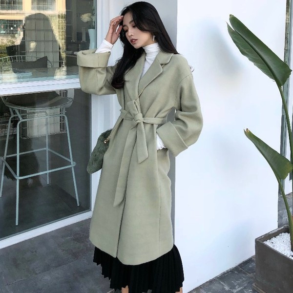 Стилно дамско дълго палто с колан в два цвята