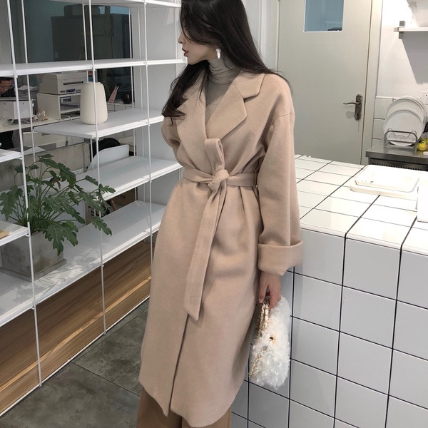 Стилно дамско дълго палто с колан в два цвята