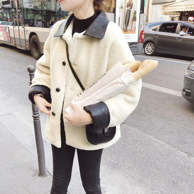 Дамско модерно яке - широк модел в бял цвят