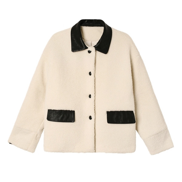 Дамско модерно яке - широк модел в бял цвят