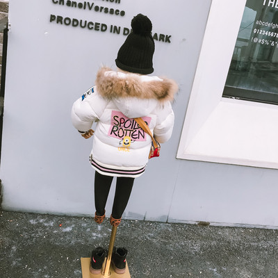 Модерно детско яке с апликация на гърба с пухена качулка