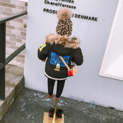 Модерно детско яке с апликация на гърба с пухена качулка