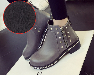 Ежедневни дамски боти с мека подплата и метални елементи в три цвята