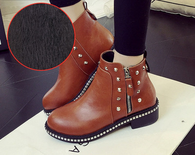 Ежедневни дамски боти с мека подплата и метални елементи в три цвята