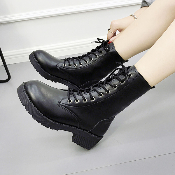 Актуални дамски кубинки с връзки в черен цвят - два модела