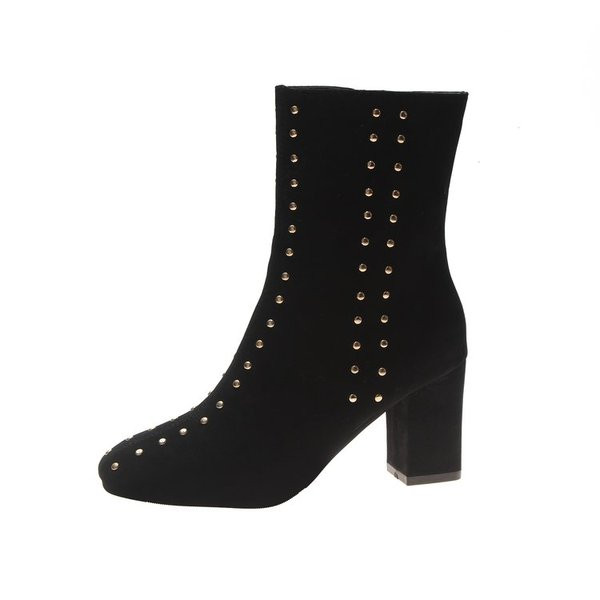 Стилни дамски боти с метални елементи и дебел ток в черен цвят