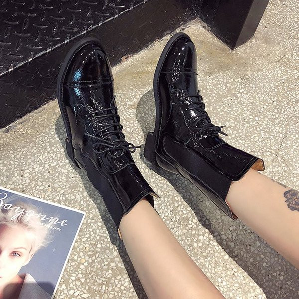 Лачени дамски боти с връзки в черен цвят