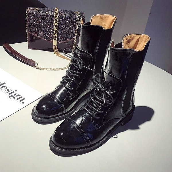 Лачени дамски боти с връзки в черен цвят