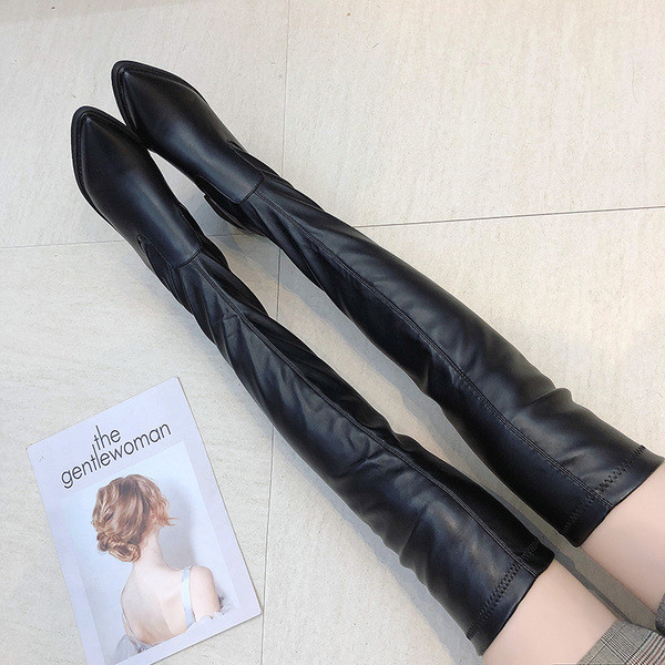 Стилни дасмки ботуши заострен модел от еко кожа в черен цвят 