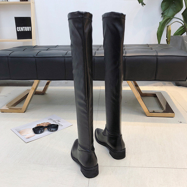 Стилни дасмки ботуши заострен модел от еко кожа в черен цвят 