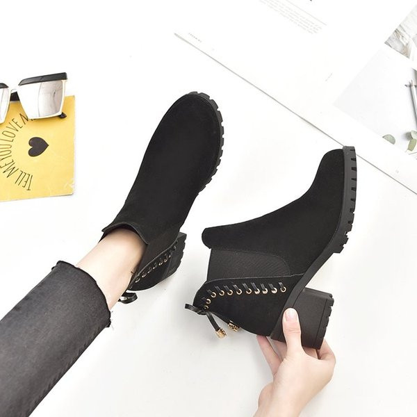 Модерни дамски боти с връзки и дебел ток в черен цвят