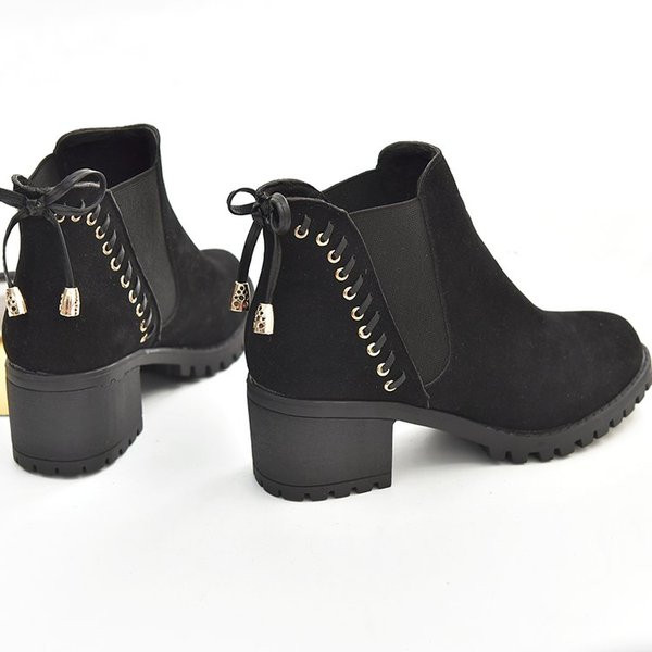 Модерни дамски боти с връзки и дебел ток в черен цвят