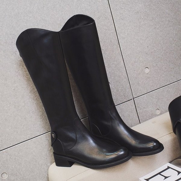 Модерни дамски ботуши изчистен модел от еко кожа в черен цвят 