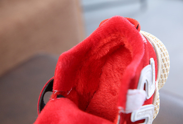 Детски маратонки с топла подплата за момчета в черен и червен цвят