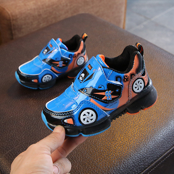 Детски маратонки за  момчета с лепенки в червен и син цвят