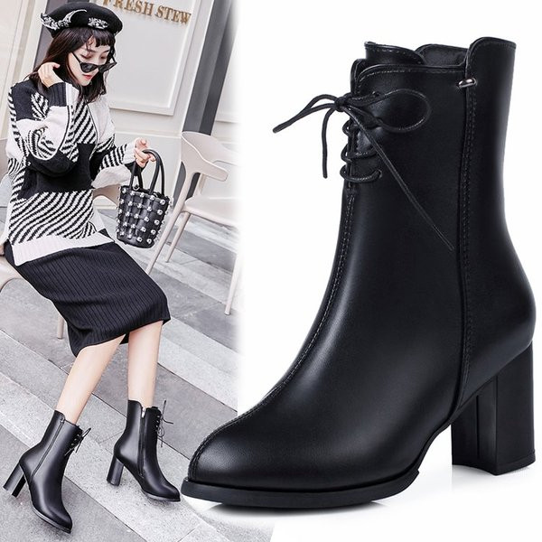 Дамски модерни боти с дебел ток и връзки в черен цвят