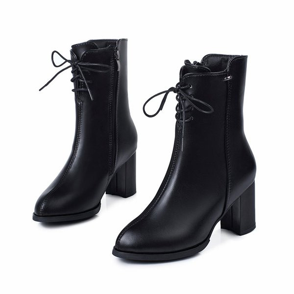 Дамски модерни боти с дебел ток и връзки в черен цвят