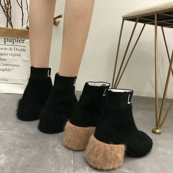 Актуални дамски боти с надпис и пухен ток в два цвята