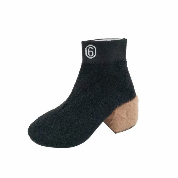 Актуални дамски боти с надпис и пухен ток в два цвята