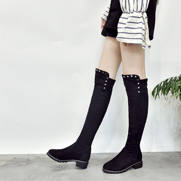 Модерни дамски ботуши от еко велур  с метални елементи 