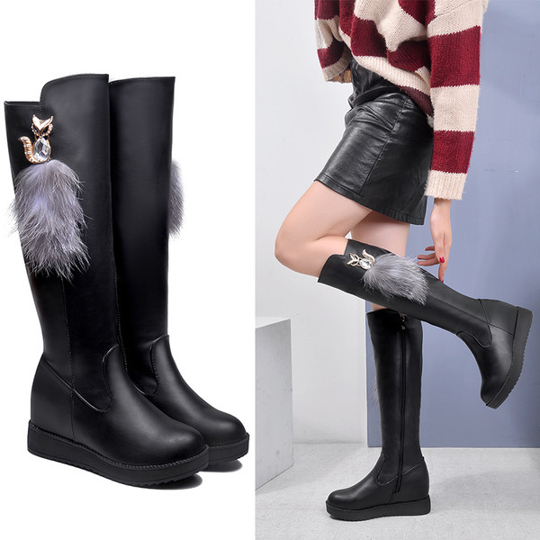 Модерни дамски ботуши от еко кожа  с метална декорация 