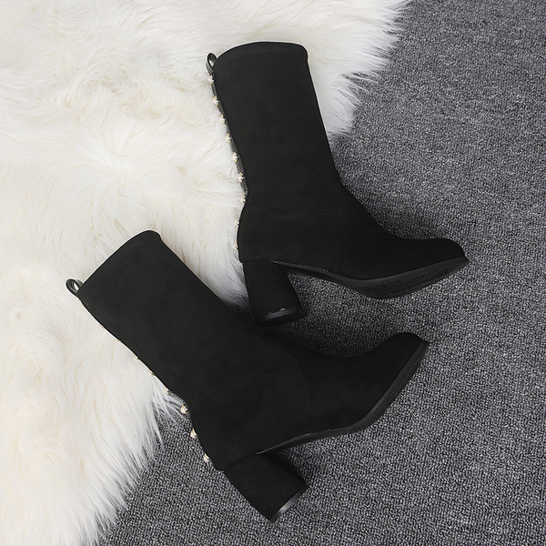 Стилни дамски боти с дебел ток и перли в черен цвят от еко велур