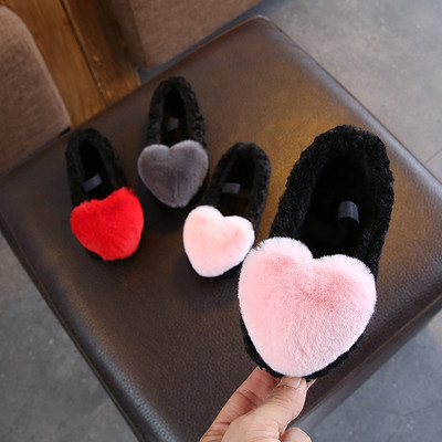 Детски пухкави обувки за момичета със сърце в три цвята