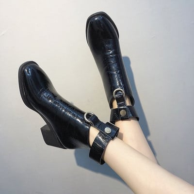 Μοντέρνες μαύρες μαύρες μπότες - δύο μοντέλα