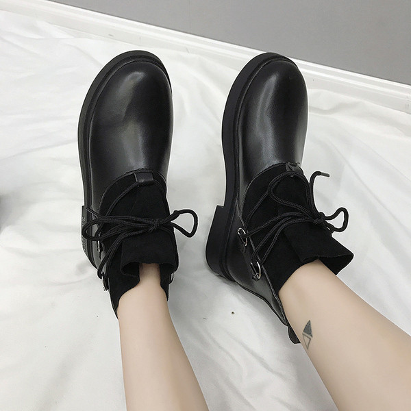 Дамски ежедневни боти с връзки в черен цвят