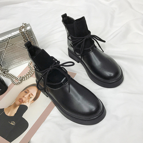 Дамски ежедневни боти с връзки в черен цвят