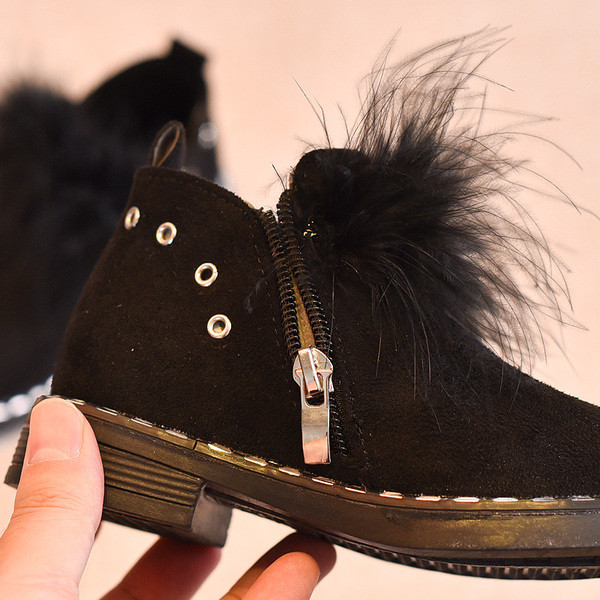 Детски боти с пух в три цвята