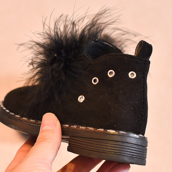 Детски боти с пух в три цвята