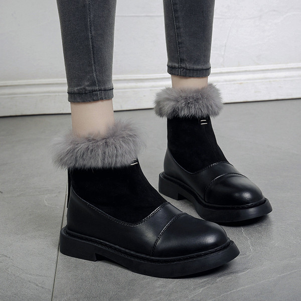 Дамски боти с равна подметка в черен цвят със сив пух