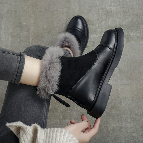 Дамски боти с равна подметка в черен цвят със сив пух