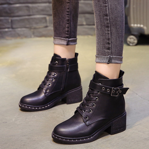 Дамски боти с нисък ток и връзки в черен цвят от еко кожа