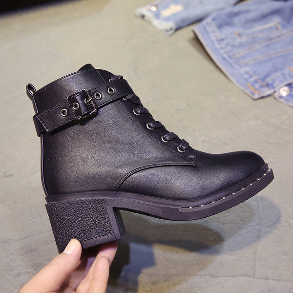 Дамски боти с нисък ток и връзки в черен цвят от еко кожа