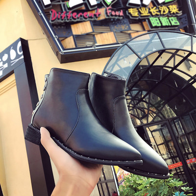 Sharp γυναικείες μπότες με μεταλλικά στοιχεία από οικολογικό δέρμα σε μαύρο χρώμα
