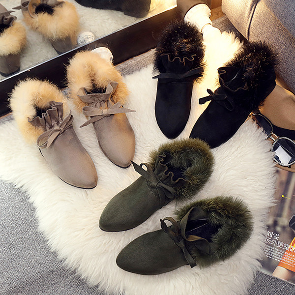 Ежедневни дамски обувки заострен модел с панделка и пух в три цвята