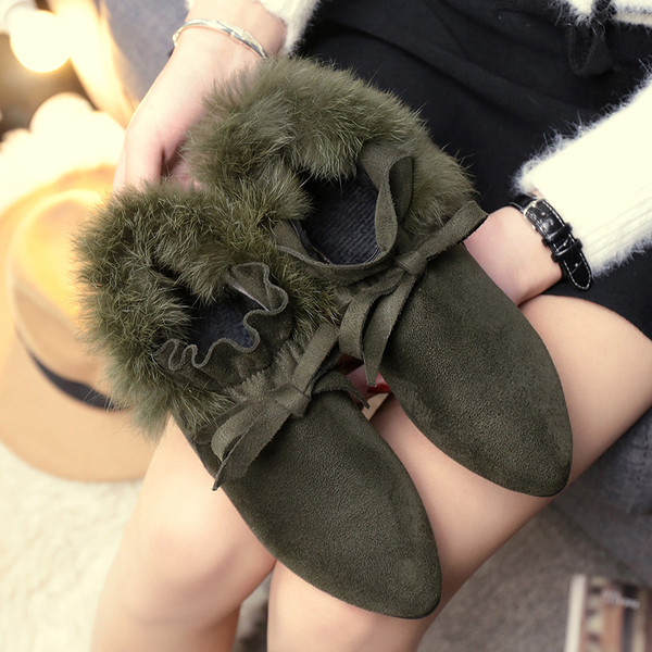 Ежедневни дамски обувки заострен модел с панделка и пух в три цвята