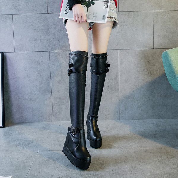 Модерни дамски ботуши от еко кожа с платформа в черен цвят 