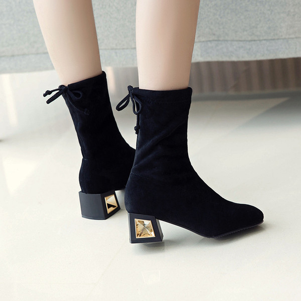 Стилни дамски боти от еко велур с връзки и метална декорация на тока в черен цвят