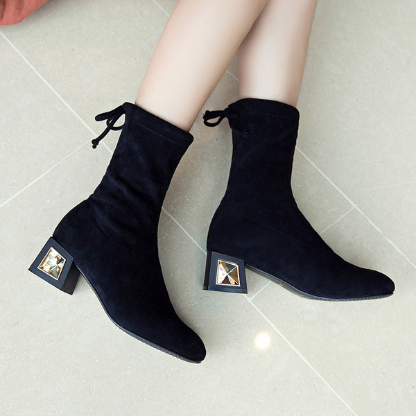 Стилни дамски боти от еко велур с връзки и метална декорация на тока в черен цвят