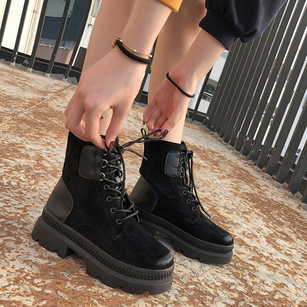 Cizme de dama din piele intoarsa ecologica cu talpa inalta si elemente din piele de culoare neagra