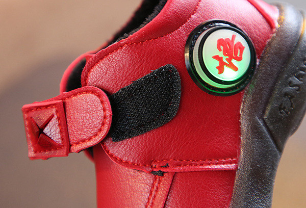 Pantofi de iarna copii pentru baieti din piele ecologica cu autocolante in negru, rosu si maro