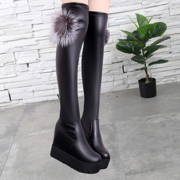 Ghete de dama moderne din piele ecologica cu platforma si element de puf