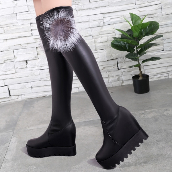 Ghete de dama moderne din piele ecologica cu platforma si element de puf