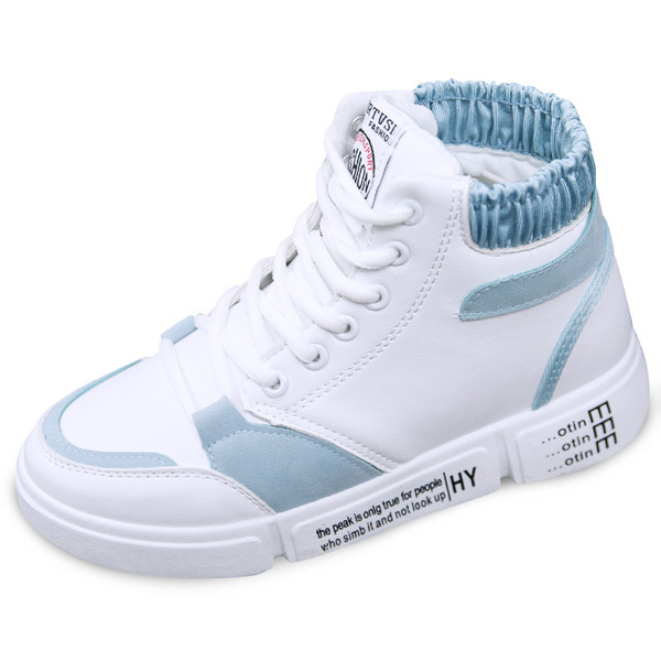 Tenisi actuali potriviti pentru barbati si femei in trei culori