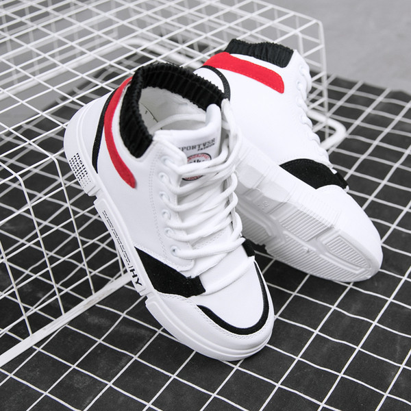 Tenisi actuali potriviti pentru barbati si femei in trei culori