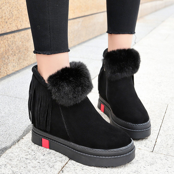 Κυρίες μπότες με κάτω και περιθώρια σε μαύρο και καφέ